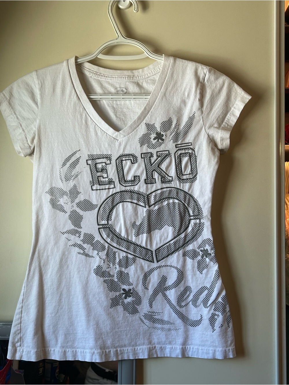 Ecko Unlimited White V-Neck Graphic Tee with Heart Logo